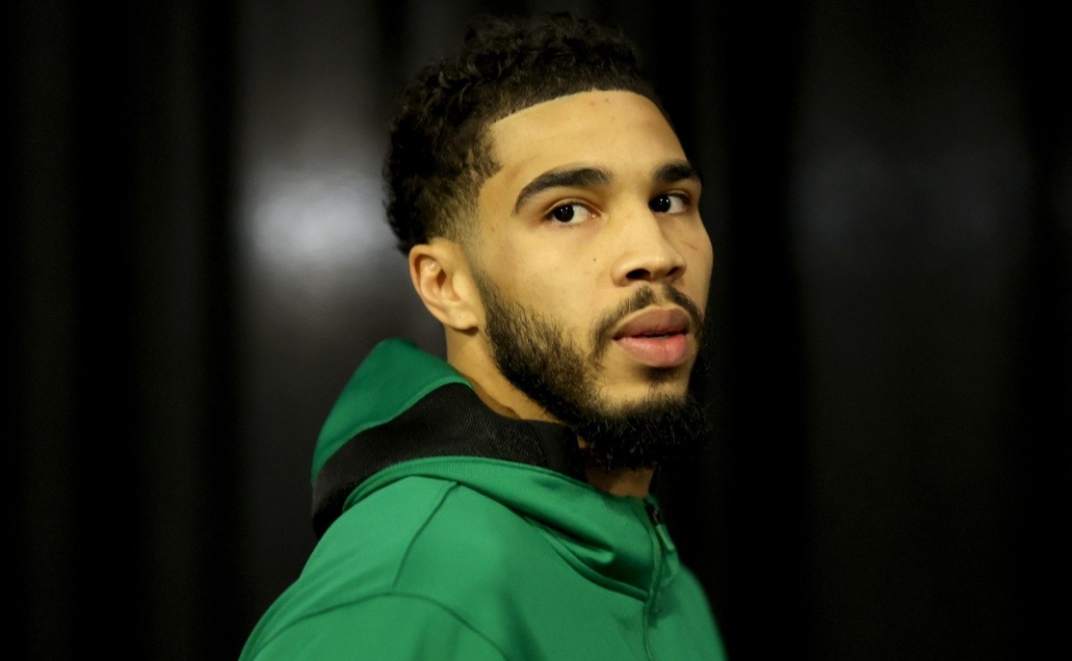 Jayson Tatum's Profile: Age, height, jersey, family and contract