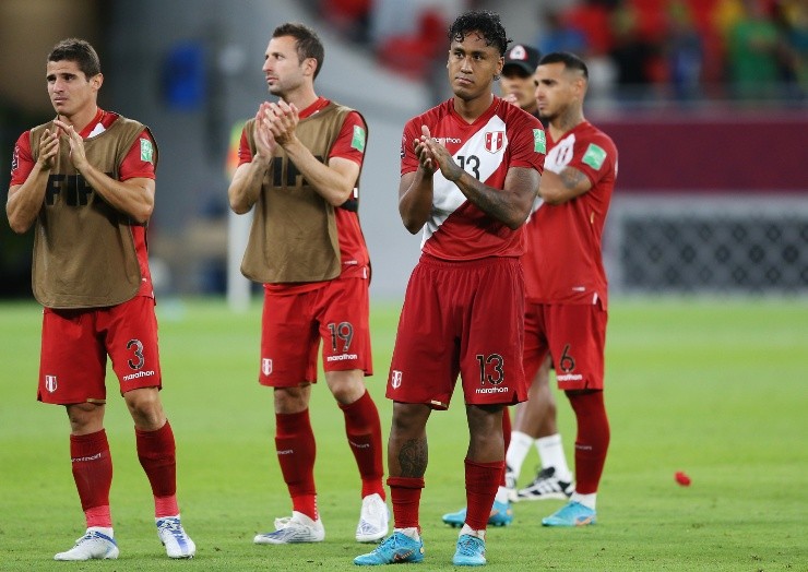 A los golpes se fueron los peruanos | Foto: Getty Images 