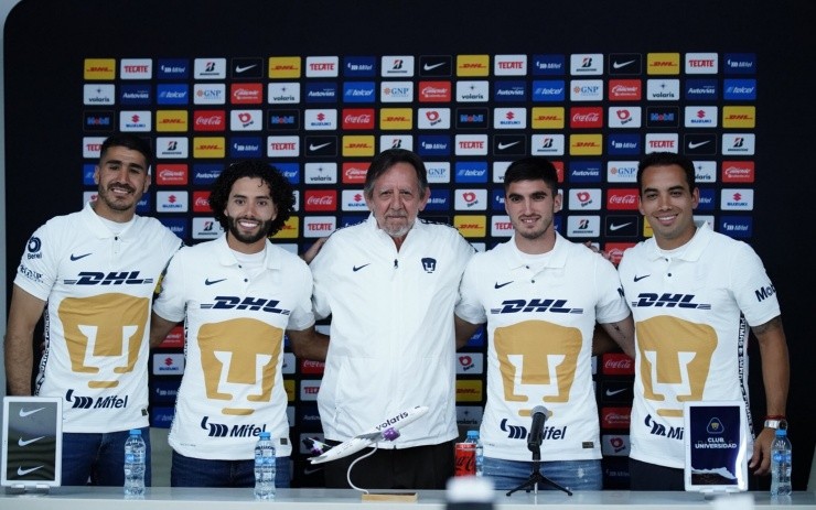 Los futbolistas en conferencia de prensa (@PumasMX)