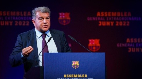 Joan Laporta liderando la asamblea.