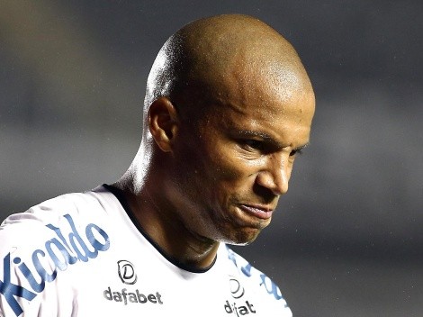 “Vai jogar muito lá se for”; Provável futuro de Sánchez chama atenção da torcida do Santos