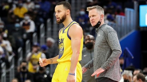 Stephen Curry y su entrenador en Golden State Warriors, Steve Kerr