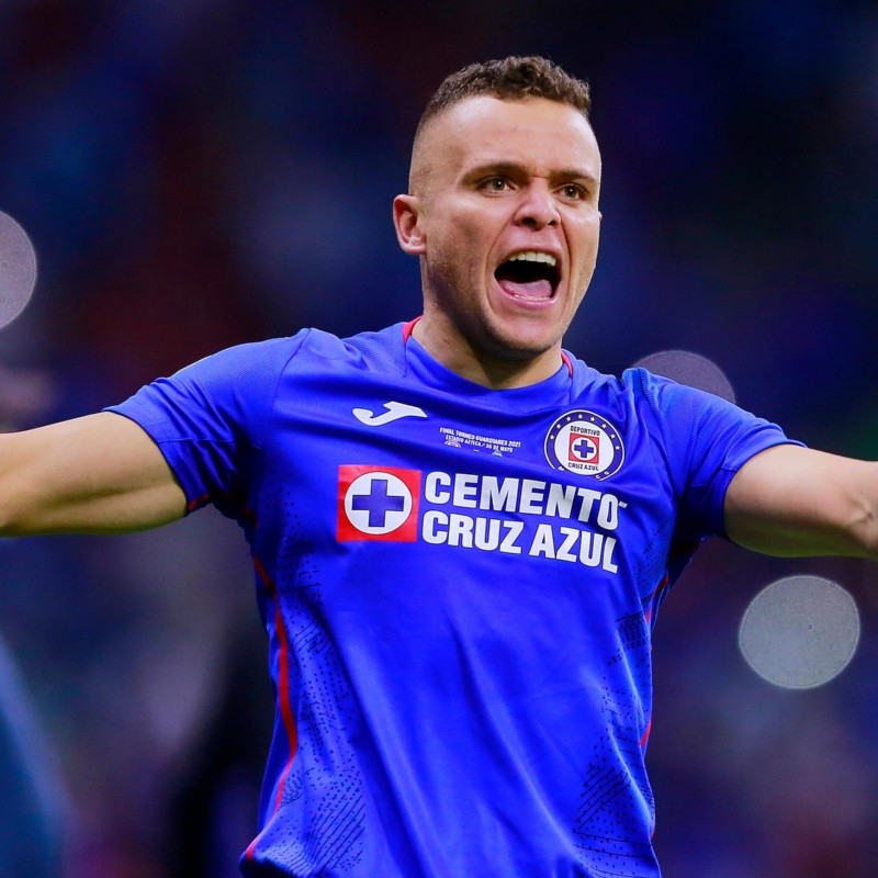 Leyenda de Cruz Azul defiende al ‘Cabecita’ por llegar al América