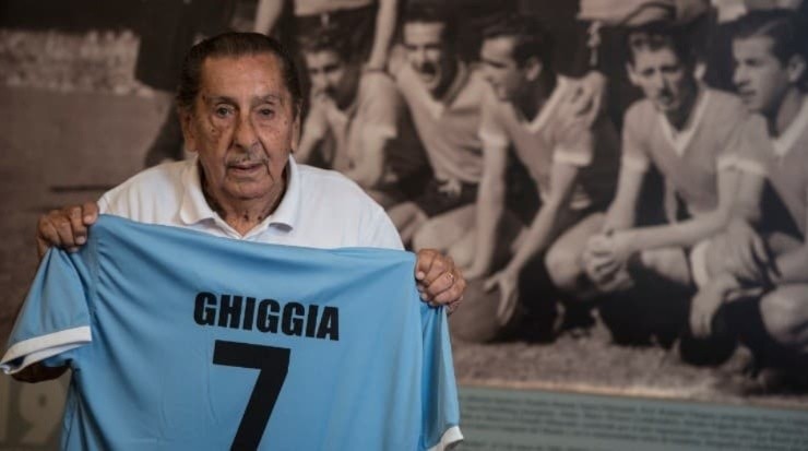 Alcides Ghiggia, key player of the Uruguayan squad that won the 1950 World Cup. (Getty Images)