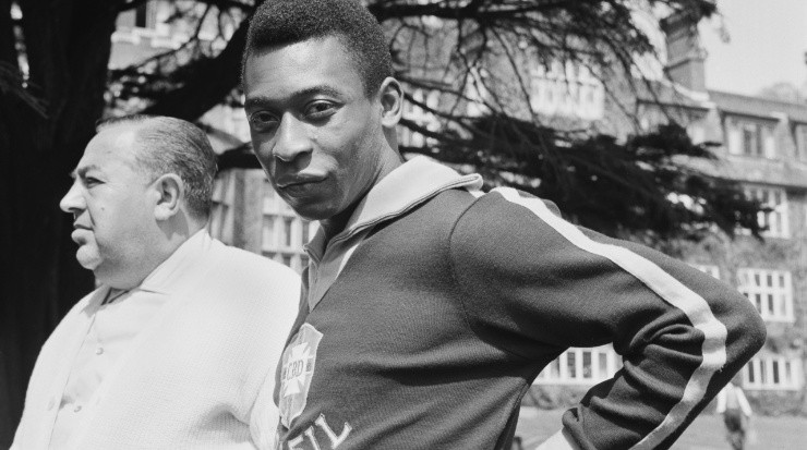 Vicente Feola with Pele. (Evening Standard/Hulton Archive/Getty Images)