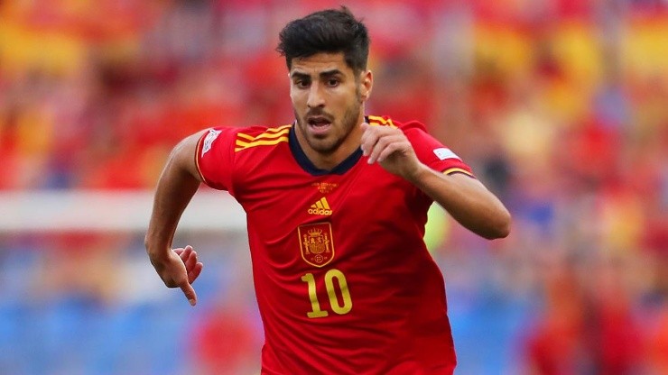 Marco Asensio en acción con España.