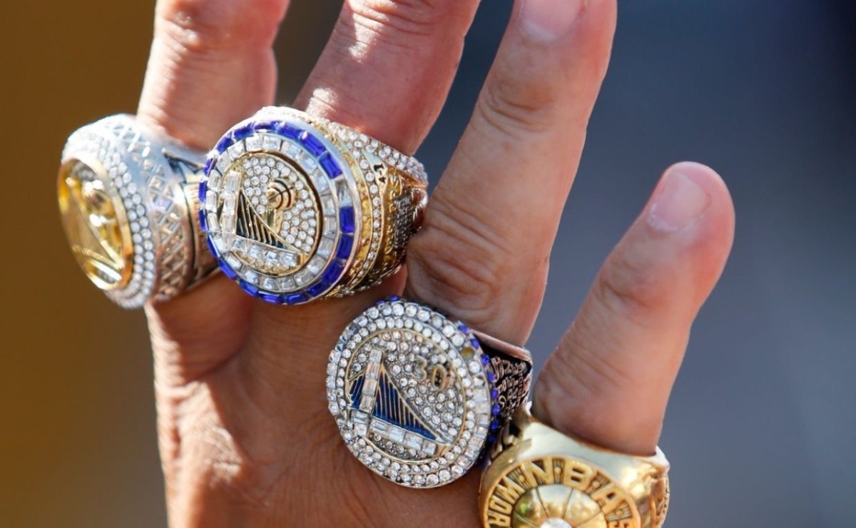 The offseason drama is over, the Golden State Warriors receive their 2022  NBA Championship rings