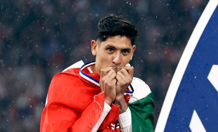 AMSTERDAM - Edson Alvarez of Ajax celebrates winning the 36th Dutch Eredivisie title after the Eredivisie match between Ajax and sc Heerenveen at the Johan Cruijff ArenA on May 11, 2022 in Amsterdam, Netherlands. ANP MAURICE VAN STEEN (Photo by ANP via Getty Images)