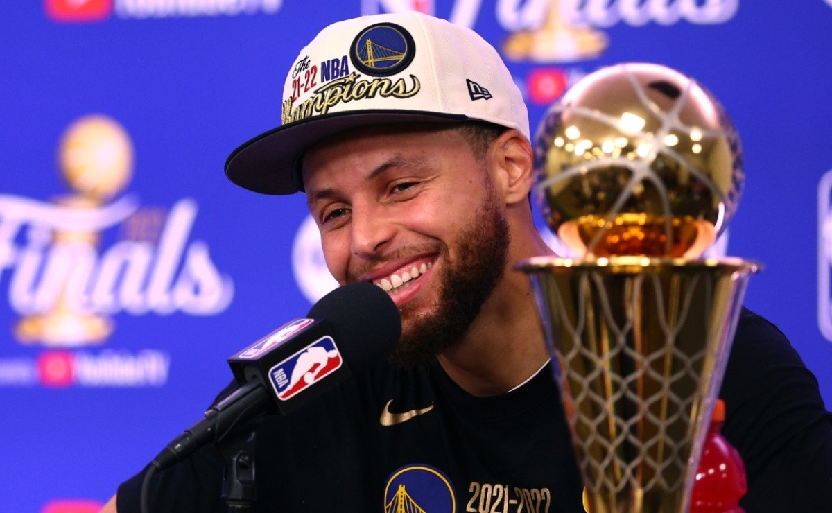 Warriors' Parade: Stephen Curry sets himself a new challenge for the future