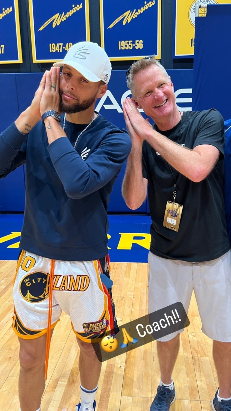 Stephen Curry y Steve Kerr (Foto: IG Storie @stephencurry30)