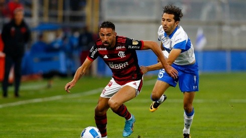 Isla dejó el Flamengo y jugará en Universidad Católica.