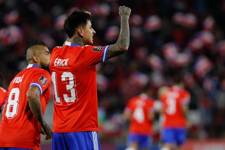 Erick Pulgar es seguido de cerca por el Corinthians | Foto: Agencia Uno 