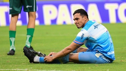 Foto: Kely Pereira/AGIF - Robson sofreu grave lesão no ligamento do joelho e vai desfalcar Fortaleza