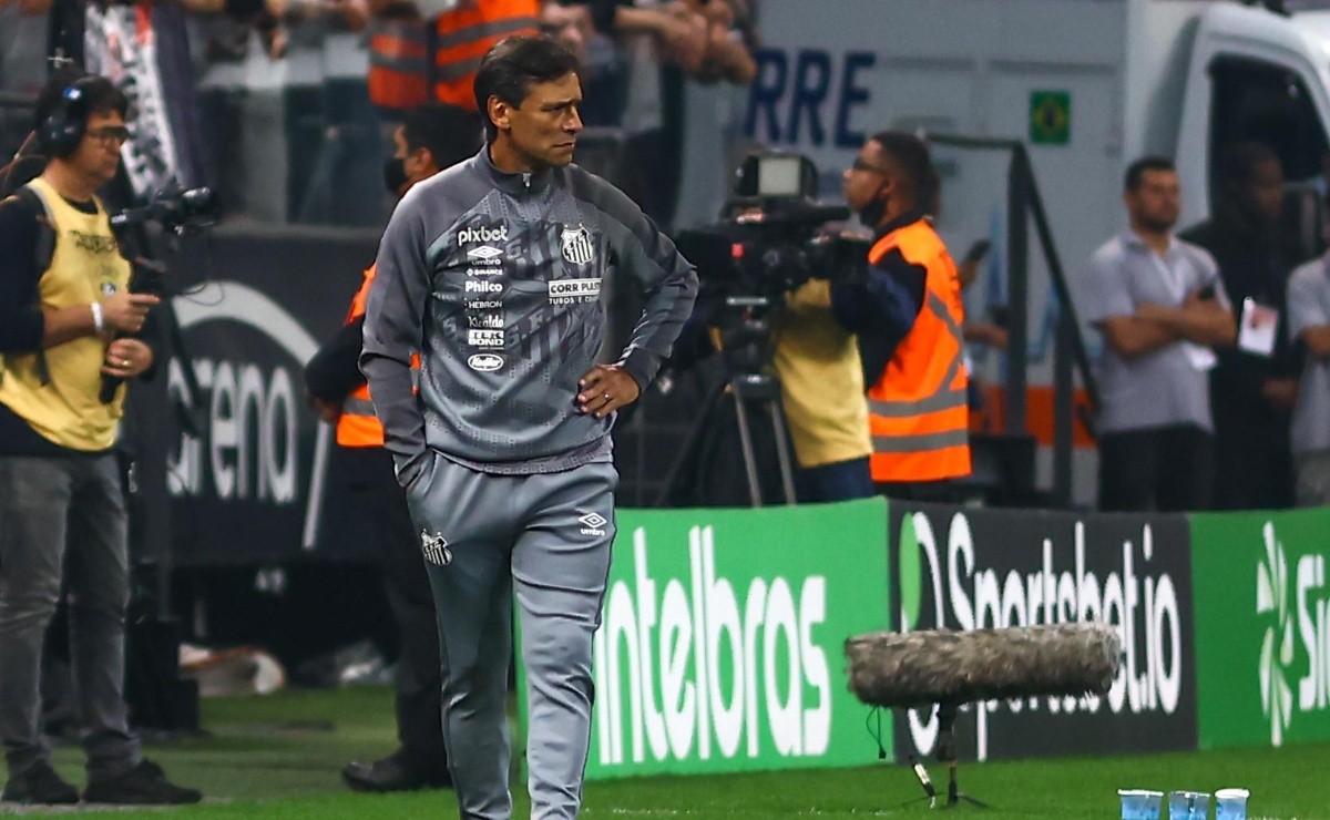 «Difícilmente volverás»;  Bustos sorprendió e igualó al centrocampista ofensivo del once inicial del Santos
