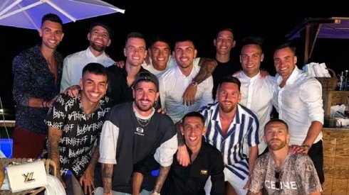 La foto de la Scaloneta festejando el cumpleaños de Messi ¡con un exSelección Argentina!