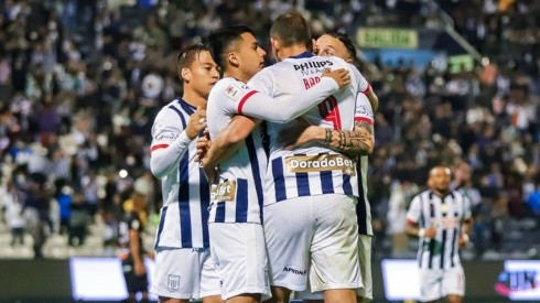 Con goles de Hernán Barcos y Pablo Lavandeira, Alianza Lima derrotó 2-0 a Ayacucho FC. (Foto: Twitter Alianza Lima)