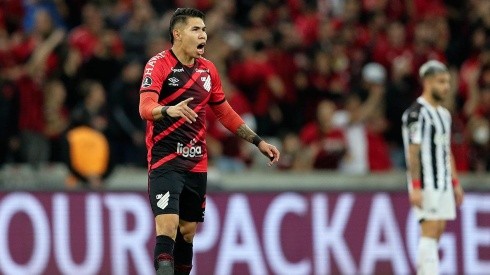 Festejo de gol de Paranaense.