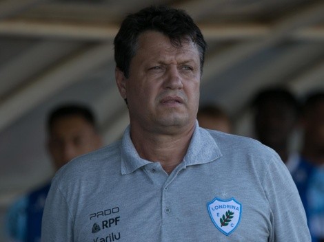 "Sem confiança"; Jornalista cita Adilson Batista ao 'descer a lenha' em jovem do Grêmio