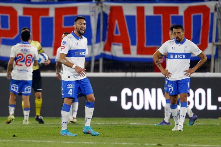 La defensa de la UC no vivió una buena jornada | Foto: Getty Images 