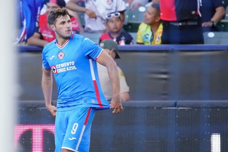 Santi Giménez viene de marcar en la Supercopa de la Liga MX. Créditos: Imago7