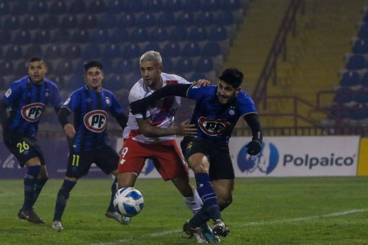 Un peleado partido se vivió en el sur | Foto: Agencia Uno 