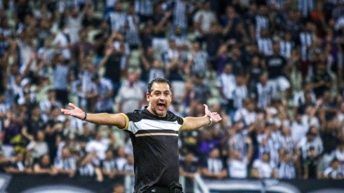 Apesar de empate, Marquinhos Santos parabeniza elenco do Ceará e critica arbitragem