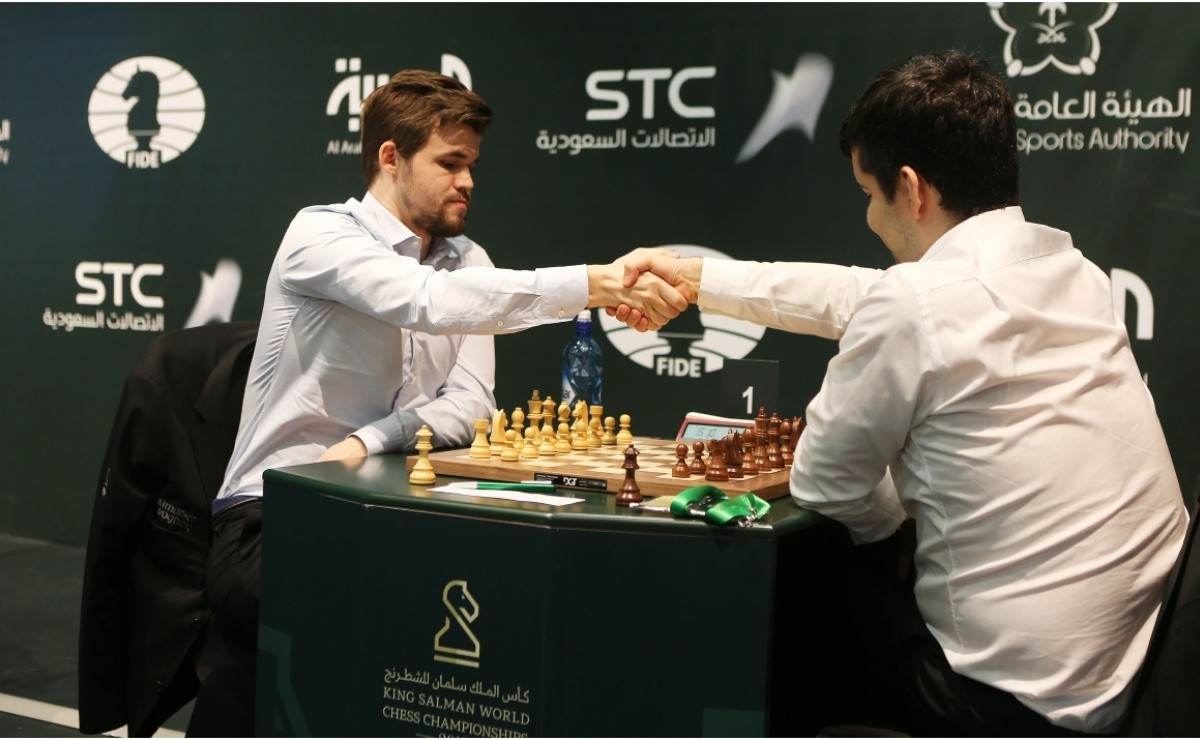 Ronaldo-Messi photo: The chess position in the picture is from a Magnus  Carlsen vs Hikaru Nakamura game-Sports News , Firstpost