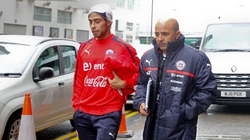 Valdivia se saca el sombrero con Sampaoli y bancar a Vidal en accidente.