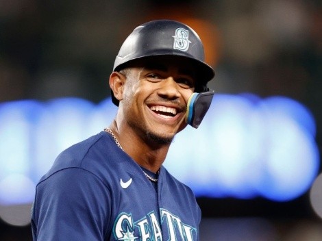 Mariners' Julio Rodriguez breaks a home run and stolen bases record