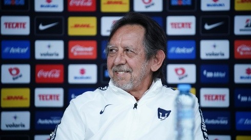 Leopoldo Silva durante la presentación de Salvio.