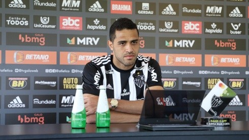 Foto: Bruno Sousa / Atlético / Divulgação - Alan Kardec: atacante foi apresentado oficialmente pelo Atlético