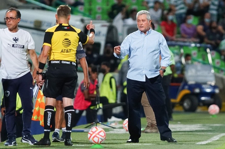 Vucetich recibió una multa por criticar el arbitraje. Créditos: Imago7