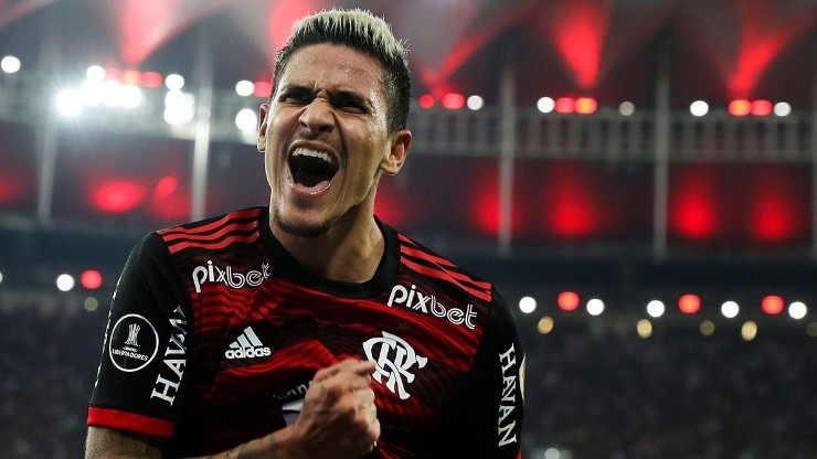 Pedro en festejo de gol con Flamengo.