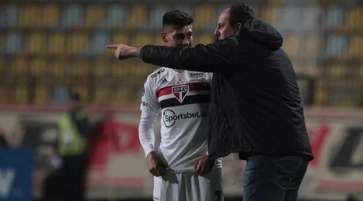 Foto: Rubens Chiri/saopaulofc/Divulgação - Rigoni e Ceni: técnico confia no futebol do atacante argentino