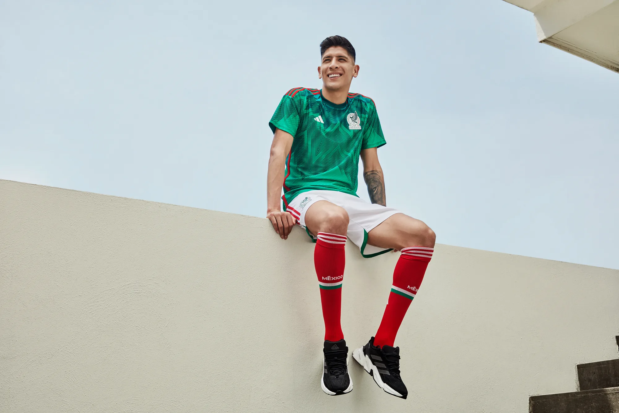 Edson Álvarez nueva playera