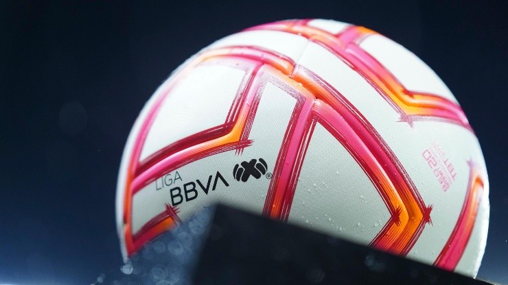 Tracer, el balón oficial del torneo Apertura 2022 de la Liga MX.