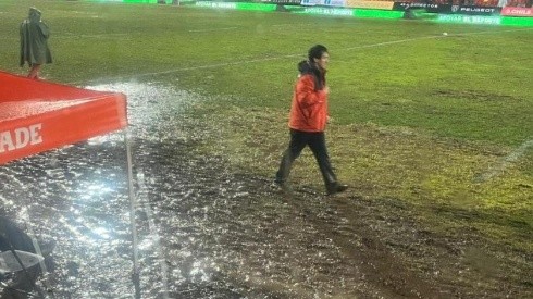 La cancha quedó en pésimas condiciones tras las lluvias y un partido de rugby.