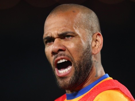 Dani Alves grateful to Xavi, but upset with the way Barcelona handled his exit