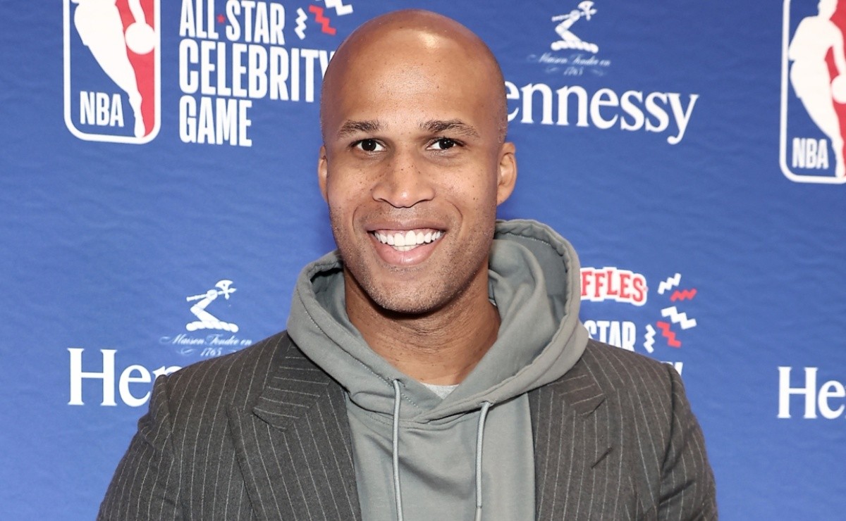 Richard Jefferson tries hand as ref during Summer League game