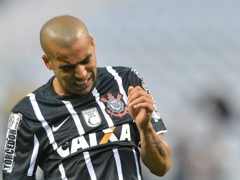 Campeão da Libertadores de 2012 ao lado de Emerson decide parar e pendura as chuteiras