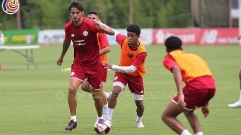 Bennett en entrenamiento con Costa Rica.