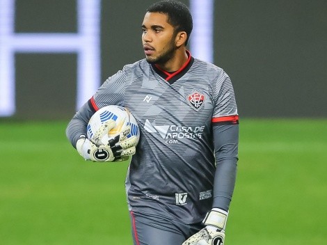 Lucas Arcanjo, do Vitória, é eleito melhor goleiro de abril da Série B -  Folha do Estado da Bahia