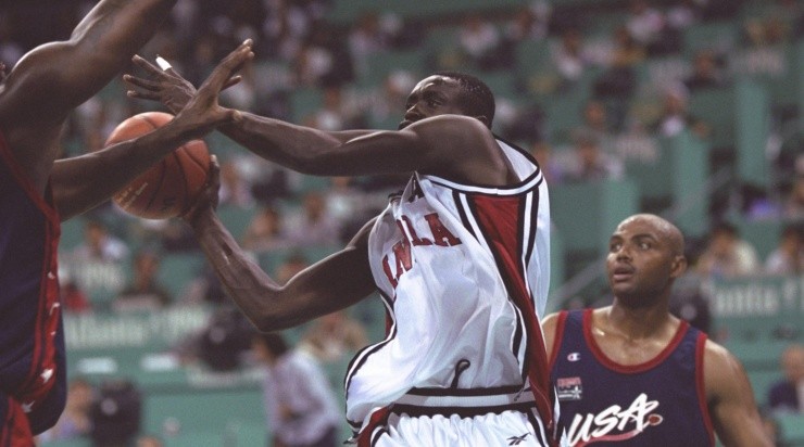 Barkley en acción con los Suns (Getty)