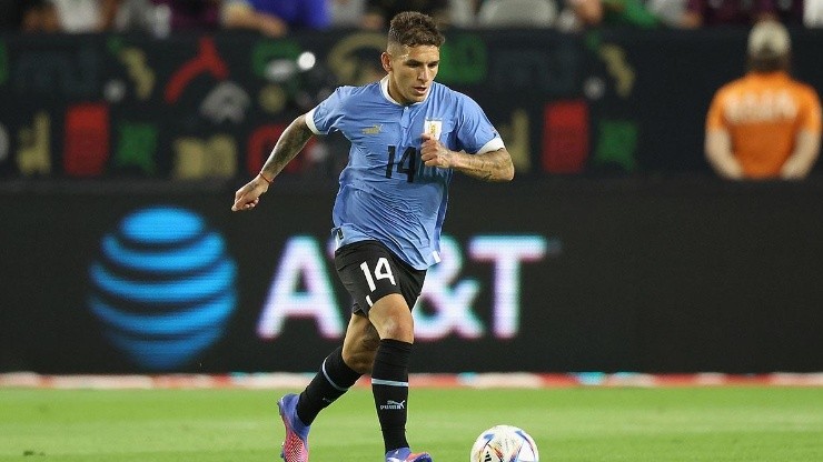 Torreira en acción con Uruguay.