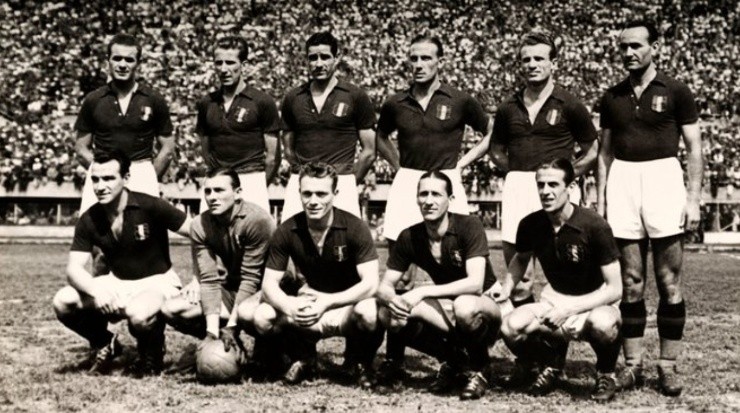 Valentino Mazzola, first in standing row from left to right. (FIFA)