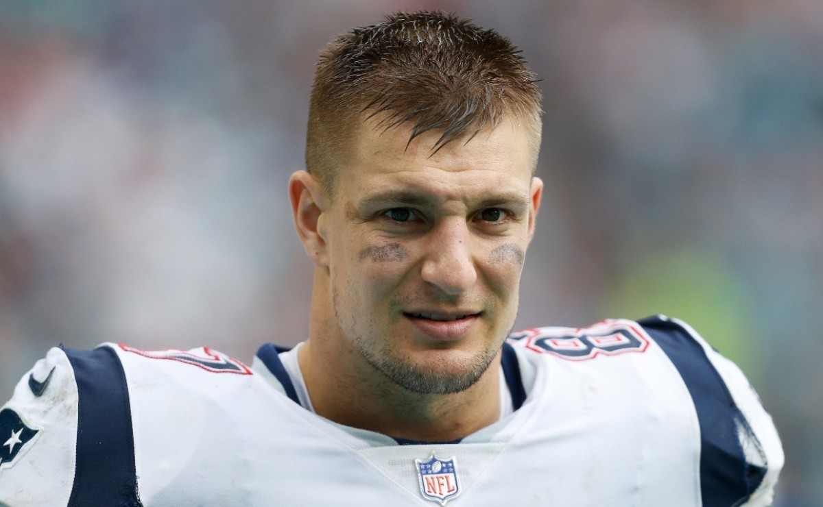 Rob Gronkowski retires for second time following decorated 11-year