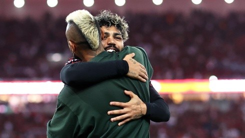 Gabigol y Vidal ya se dieron su primer abrazo en el Estadio Maracaná.