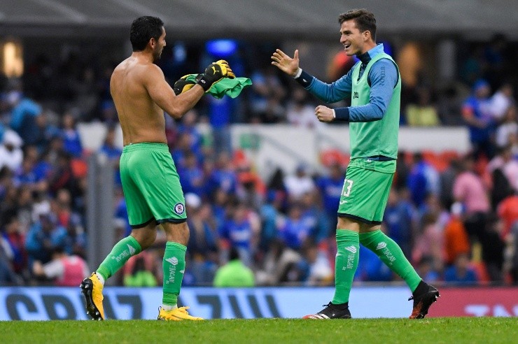 Jurado y Corona son los porteros de Cruz Azul. Créditos: Imago7