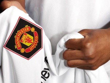 Manchester United presentó su segunda camiseta para la temporada: un diseño elegante