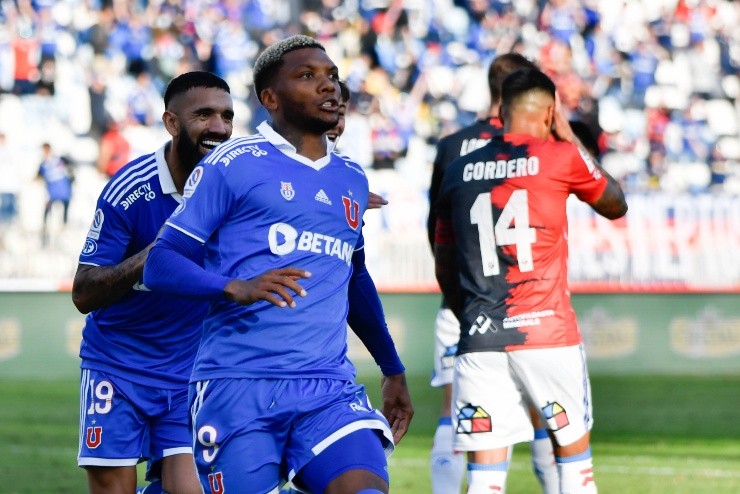 Los Azules quieren sumar ante los Chillanejos | Foto: Agencia Uno Los Azules quieren sumar ante los Chillanejos | Foto: Agencia Uno